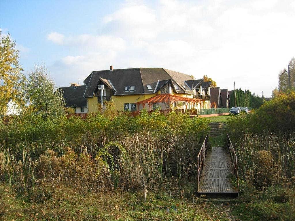 Abadszaloki Vitorlas Vendeghaz Hotel Buitenkant foto