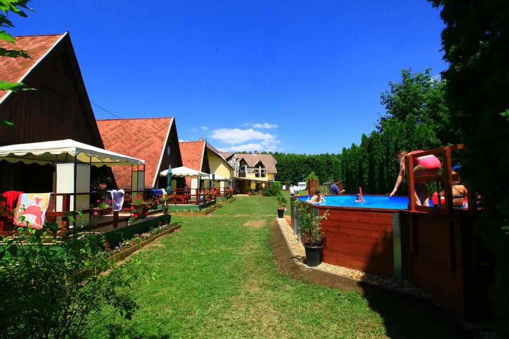 Abadszaloki Vitorlas Vendeghaz Hotel Buitenkant foto